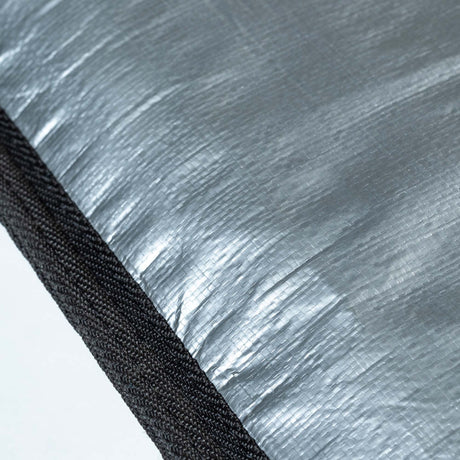 ROAM Surfboard Daylight Short PLUS grau mit schwarzem Rand, Detailaufnahme Oberfläche und Material