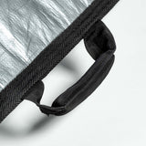 ROAM Surfboard Daylight Short PLUS Transporttasche aus schwarzem Nylon mit weißem Schaumstoff-Polsterung, Detail-Nahaufnahme des Tragegriffs
