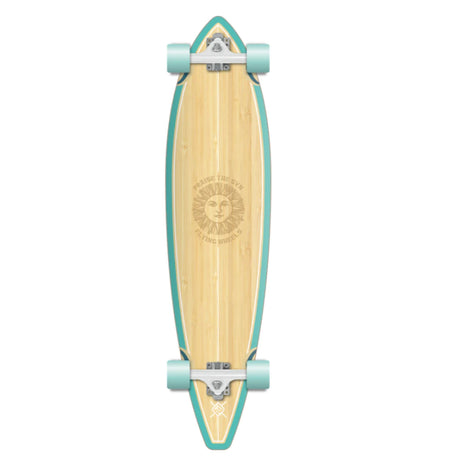 Flying Wheels Praise Gun Skateboard mit Holzdeck, türkisen Rollen und Sonnen-Grafik, Draufsicht