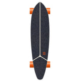 Flying Wheels Eagle Gun Skateboard mit schwarzem Grip-Tape, orangefarbenen Rollen und weißem Mittelstreifen, Draufsicht