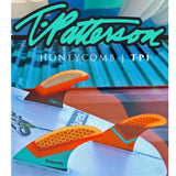 Futures Timmy Patterson TP1 Thruster Finnen mit Honeycomb-Struktur in Orange und Türkis, Detailansicht der drei Finnen