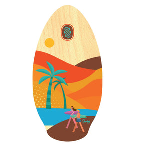 Skimboard SkimOne Lanikai mit tropischem Design, Holzoberfläche, Palmenmotiv und Surfer-Illustration in Creme, Orange und Blau