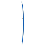 Torq TET Longboard in Blau, Seitenansicht des schlanken Surfboards mit gebogener Form