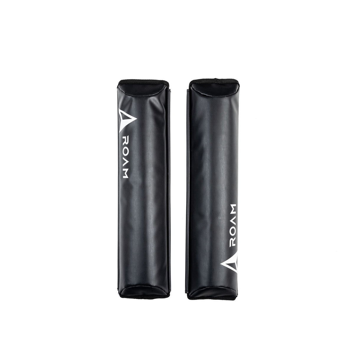 ROAM Dachauflage Surfboard Flach, schwarze Schaumstoff-Auflage mit weißem ROAM-Logo, Frontansicht