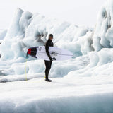 MDNS Neopren Haubenweste Polar Prime in Schwarz, getragen beim Surfen in eisiger Umgebung