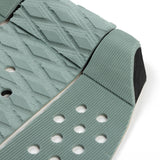 Roam Footpad Deck Grip Traction Comp Pad in Grün mit strukturierter Oberfläche und Entwässerungslöchern, Detailansicht