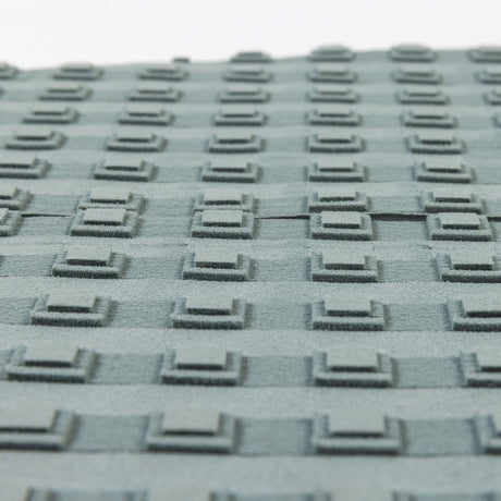Roam Footpad Deck Grip Traction Pad 2-tlg in Grau mit strukturiertem Griffmuster aus Nahaufnahme