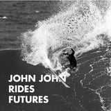Futures Thruster Fin Set JJ Florence Alpha, drei schwarze Surfflossen aus Fiberglas, Draufsicht auf Surfboard im Wasser