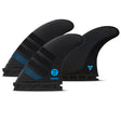 Futures Thruster Fin Set JJ Florence Alpha, schwarze Surfflossen mit blauen Akzenten, Frontansicht