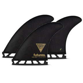 Futures Dark Arts Fiberglass Thruster Set, schwarze Surfflossen mit goldenem Futures Logo, Fiberglas-Material, Frontalansicht