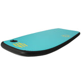 Sniper Pufferfish Bodyboard in Türkis mit schwarzem Rand, gelben Griffen und Kugel-Logo, Schrägansicht