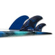 Futures Twin+1 Fin Set Mayhem Evil Honeycomb, drei Finnen in Blau und Schwarz mit Honeycomb-Material auf Surfboard