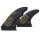 Futures Thruster Fin Set Vector 3/2 Alpha Medium, schwarze Surfflossen mit goldenem Muster, drei Flossen Frontalansicht