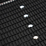 Futures Traction Landing Pad Surfboard Footpad schwarz mit Noppen und weißen Befestigungslöchern, Nahaufnahme