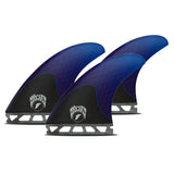Futures Thruster Fin Set Mayhem 3.0 M/L in Dunkelblau mit schwarzer Basis, drei Flossen, Frontalansicht