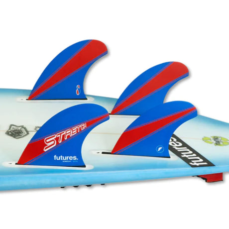 Futures Quad 4 Fin Set Stretch Honeycomb blau rot auf Surfboard montiert, vier Flossen in Zwei-Farben-Design