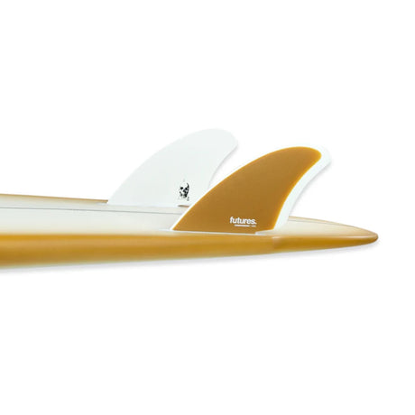 Futures Twin Fin Set Christenson Keel Fiberglass, weiß und goldbraun, Seitenansicht auf Surfboard