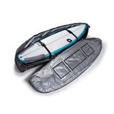 ROAM Coffin Wheelie Boardbag schwarz, Transporttasche für Surfboards mit Rollen und Tragegriffen, geöffnet mit Board