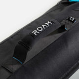 ROAM Coffin Wheelie Boardbag schwarz mit Tragegriff und blauem Rollensystem, Detailansicht
