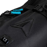 ROAM Coffin Wheelie Boardbag schwarz mit blauem Griff, Detailansicht Reißverschluss und Logo
