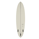 Torq TEC Delpero Twin Surfboard in Creme, Draufsicht mit schwarzen Finnen und mittig verlaufender Linie