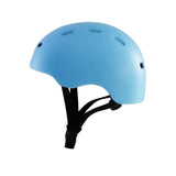 Gath Multisports Helm RGM in Hellblau mit schwarzem Kinnriemen, Seitenansicht