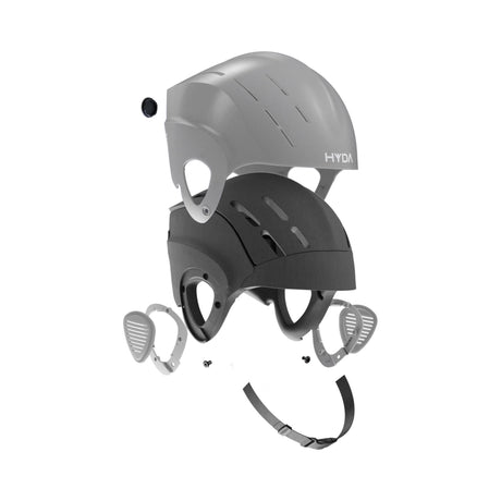 HYDA Coanda Core Wassersport Helm in Grau und Schwarz, Frontansicht mit Belüftungslöchern und Kinnriemen