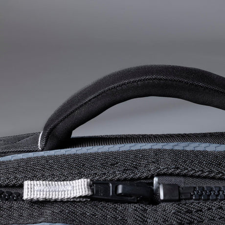 Roam Surfboard Converter Coffin, schwarze Neopren-Transporttasche mit Griffen und Reißverschluss, Detailansicht
