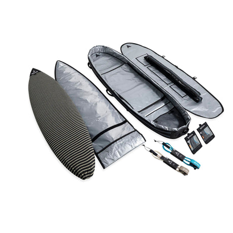 Roam Surfboard Converter Coffin Tasche mit Surfboard, grauer und schwarzer Materialien, Draufsicht mit Zubehör