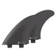 Roam Twin Fin Set Eduard Delpero, zwei schwarze Surfflossen aus Fiberglas mit Boxen, Frontalansicht