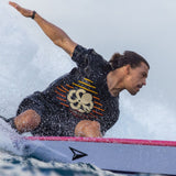 Roam Sidebite Fin Set Eduard Delpero Two Tab schwarze Finnen mit zwei Tabs beim Surfen im Wasser