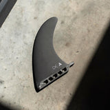 Roam Surfboard Single Fin Delpero Pro schwarz mit US Box Finne Draufsicht