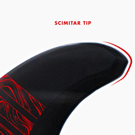Futures Twin Tri Fin Set Reverse Alpha, schwarze Finnen mit roten Mustern und Scimitar Tip Design, Seitenansicht