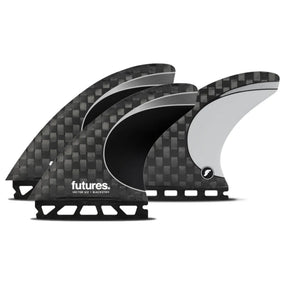Futures Thruster Fin Set Blackstix mit Carbon-Muster, drei schwarze Flossen mit weißem Akzent, Frontansicht