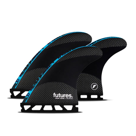Futures Thruster Fin Set John John Techflex, schwarz mit blauem Rand und Honeycomb-Struktur, drei Flossen, Frontansicht
