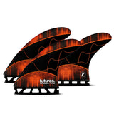 Futures Thruster Fin Set Jack Robinson Techflex, orange-schwarzes Design mit strukturiertem Muster, drei Flossen in Frontansicht