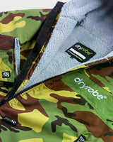 Dryrobe Advance Long Sleeve Camouflage grün mit grauem Fleece-Futter, Detail der Reißverschlüsse und Innenseite