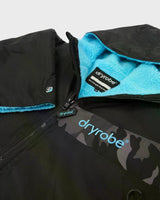 DRYROBE Advance Kurzarm Jacke Schwarz mit Blau Fleece Innenfutter Detailansicht Reißverschluss