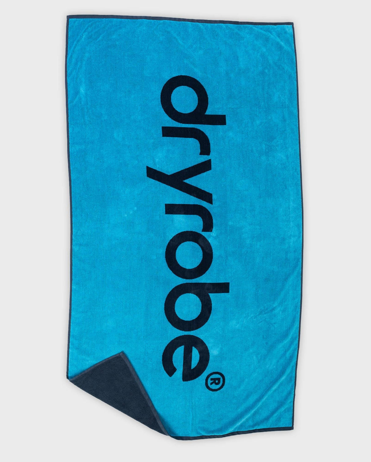 Dryrobe Strandtuch in Türkis mit schwarzem Dryrobe-Logo, Frontalansicht, Baumwolle und Mikrofaser