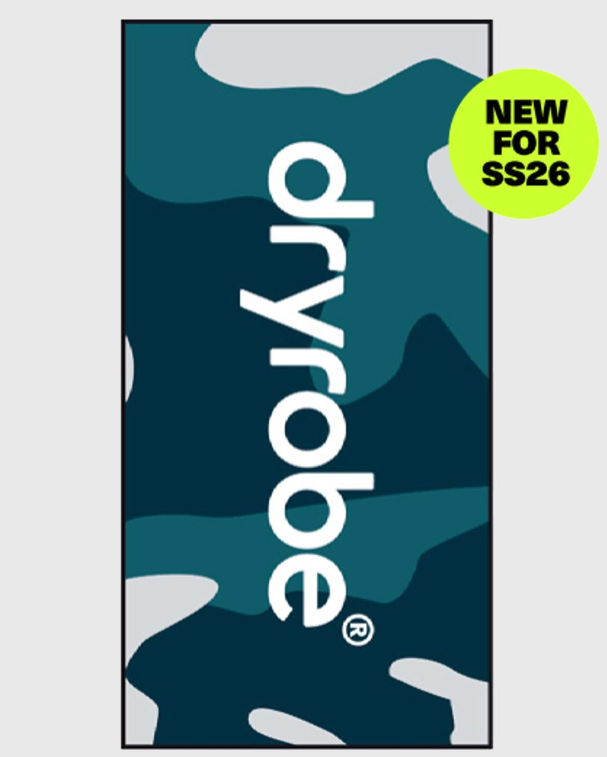 Dryrobe Strandtuch in Dunkelblau mit weißem Logo und abstraktem Wellenmuster, Frontalansicht der Produktverpackung