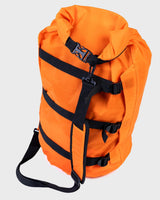 Dryrobe wasserdichter Packsack Drybag in Orange mit schwarzen Verschlussgurten und Tragegriff, Frontansicht