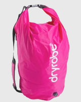 Dryrobe wasserdichter Packsack Drybag in Pink mit Schultergurten, Frontalansicht