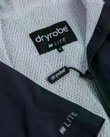 Dryrobe Tech-Lite Kurzarm in Grau und Schwarz mit Marken-Labels und Reißverschluss, Detailansicht
