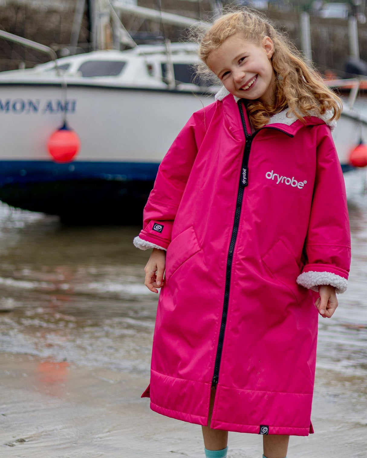 Dryrobe Advance Long Sleeve Kids Umhang in Pink mit Reißverschluss und Fleece-Kragen, Frontalansicht