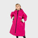Dryrobe Advance Long Sleeve Kids Bademantel in Pink mit Kapuze, Reißverschluss und weißen Ärmelbündchen, Frontansicht