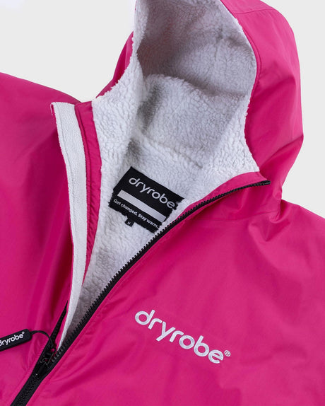 Dryrobe Advance Langarm Kindertrockenjacke Pink mit grauem Fleecefutter, Vorderansicht Detail Reißverschluss