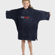 Dryrobe Handtuchmantel Bio Kids in Marineblau, Frontansicht auf Kind mit ausgebreiteten Armen, Bio-Baumwolle
