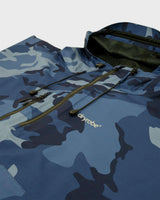 Dryrobe Regen-Poncho in Blau-Camouflage-Muster, wasserdicht, mit Kordelzug und schwarzem Beutel, Detailansicht