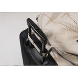 Duotone Team Bag 2027 in Schwarz und Creme, Teamtasche mit Trolleypass und Netzfächern, Detail-Ansicht