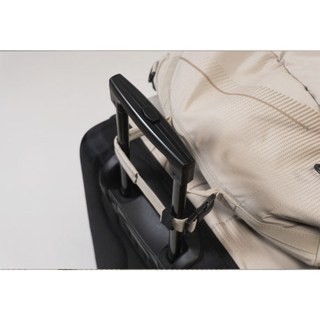 Duotone Team Bag 2027 in Schwarz und Creme, Teamtasche mit Trolleypass und Netzfächern, Detail-Ansicht